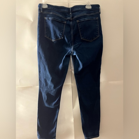 Dark Wash Women’s Old Navy Skinny Jeans - Picture 3 of 5